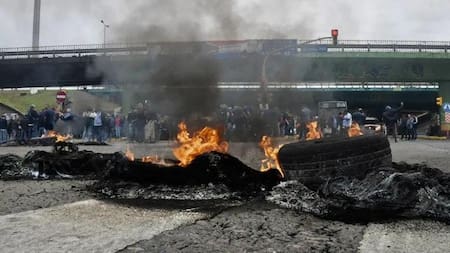 Protestas por el chofer asesinado. Foto: NA.