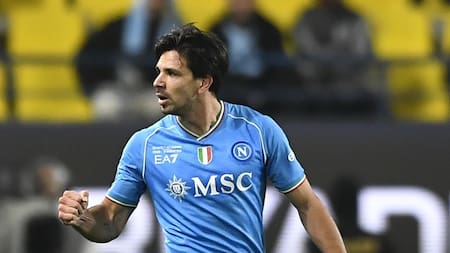 Gol de Giovanni Simeone para el Napoli ante la Fiorentina por la Supercopa de Italia. Foto: EFE.