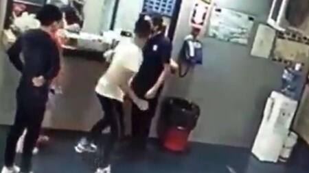 Ataque y golpiza a playero en estacionamiento