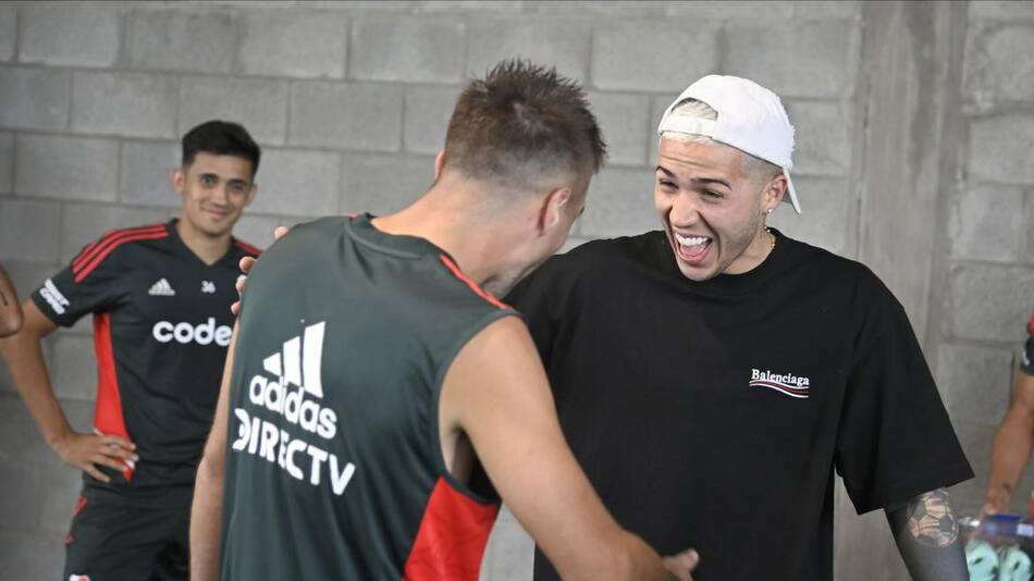 Enzo Fernández en el entrenamiento de River. Foto: @RiverPlate.