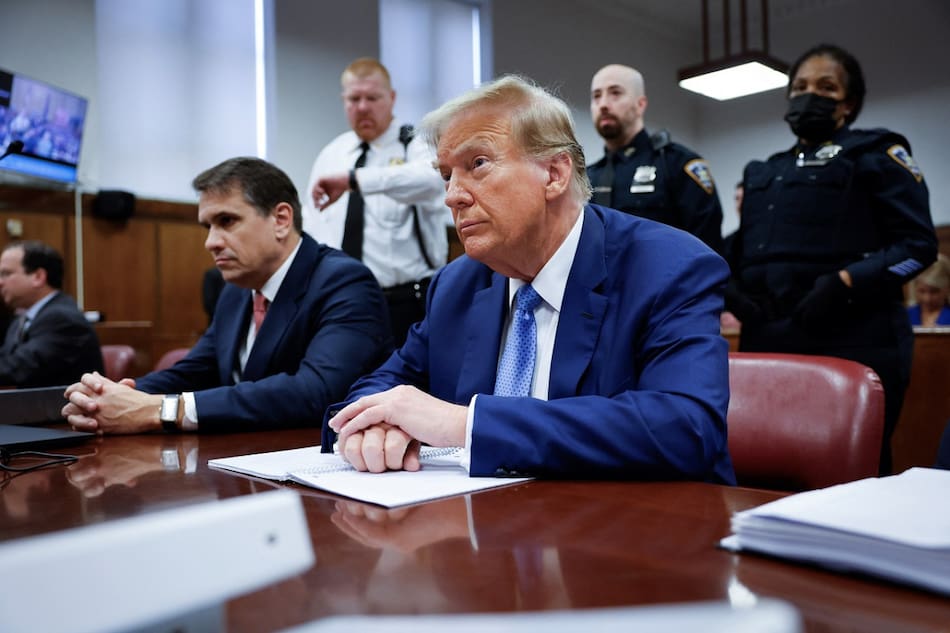 Donald Trump y su abogado Todd Blanche. Foto: Reuters.