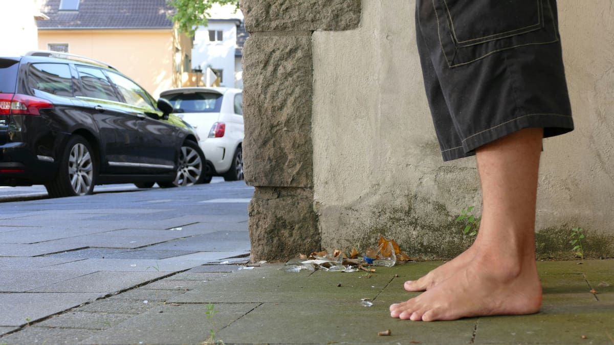 Caminar descalzo. Foto: Unsplash.