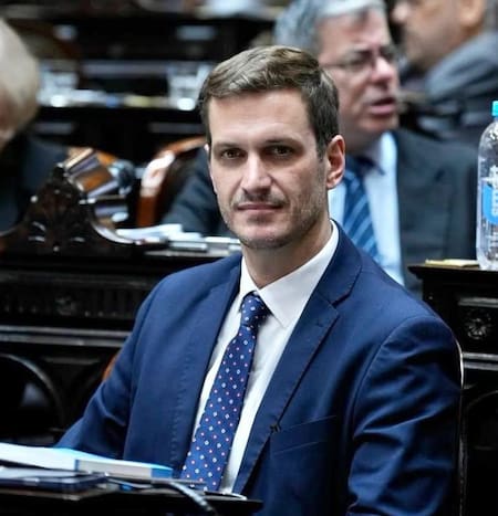 Javier Sánchez Wrba diputado del pro compró rifle de aire comprimido