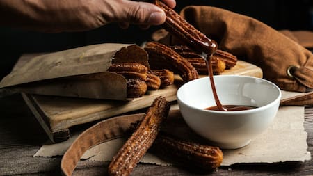 Churros con chocolate. Foto Unsplash.