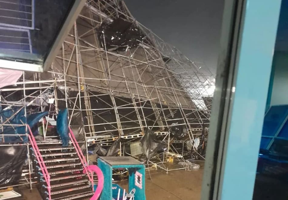 Se derrumbó el escenario de la Bresh por el fuerte temporal. Foto: NA.