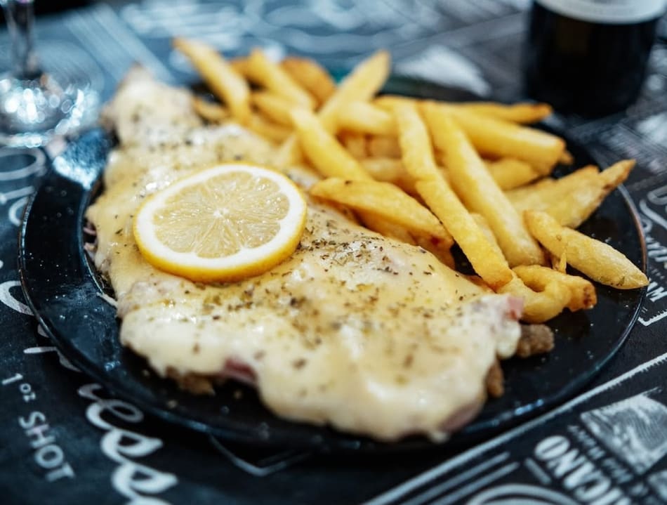 Platos de la parrilla El Tano. Foto: Instagram el_tano_debenedetti.