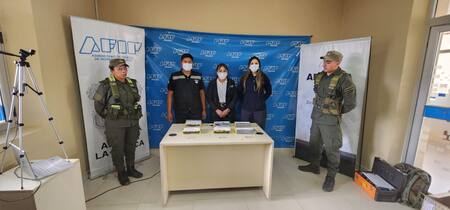 Tres ciudadanas bolivianas intentaron ingresar a Argentina con más de 6kg de cocaína oculta en su ropa. Foto: Aduana.