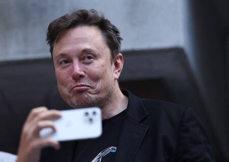 Elon Musk asistió al estadio. Foto: Reuters.