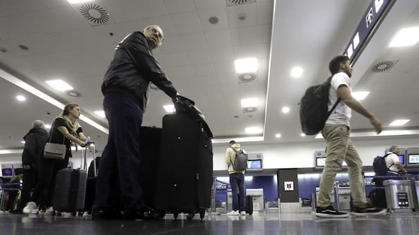 Pilotos de Aerolíneas Argentinas anunciaron asambleas para octubre: qué días podría haber demoras y cancelaciones de vuelos