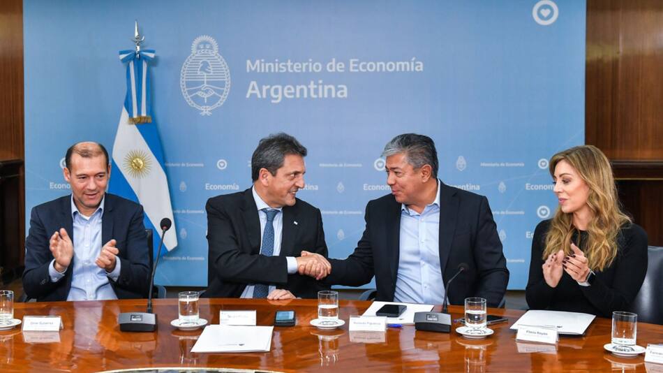 Sergio Massa junto al gobernador de Neuquén. Foto: prensa