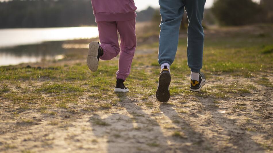 Caminar, caminata. Foto: Freepik.