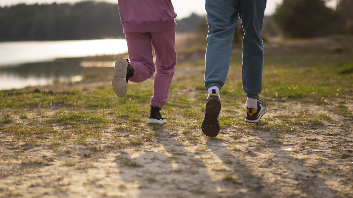 La tendencia fitness clave para la longevidad: el entrenamiento sencillo con múltiples beneficios para los adultos mayores