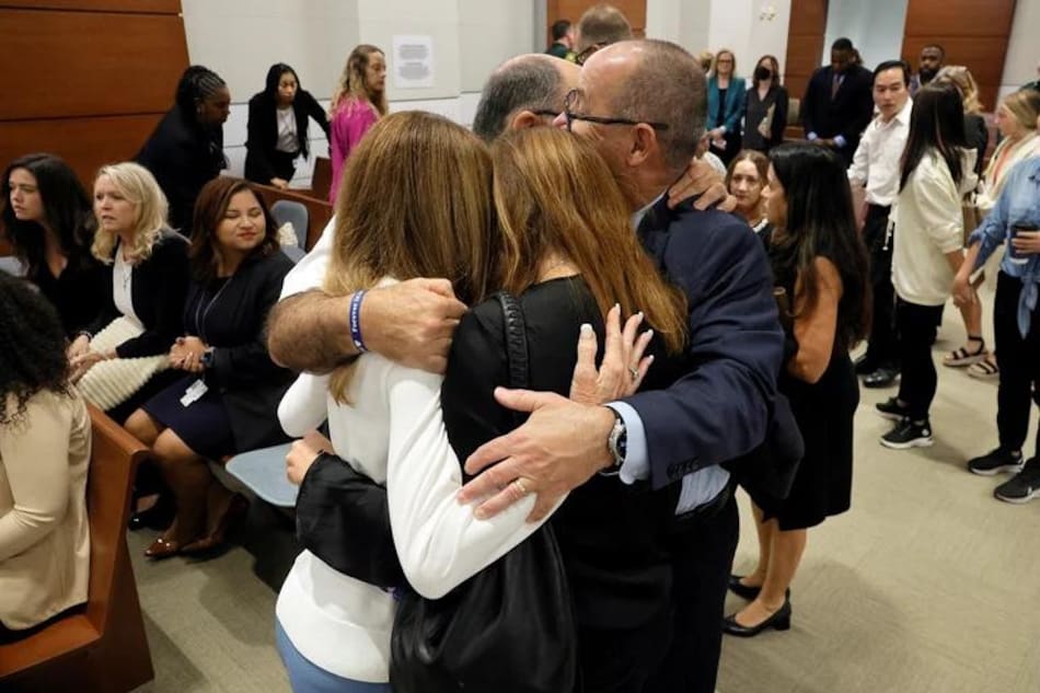 Las familias de las víctimas aguardan el veredicto. Foto: REUTERS