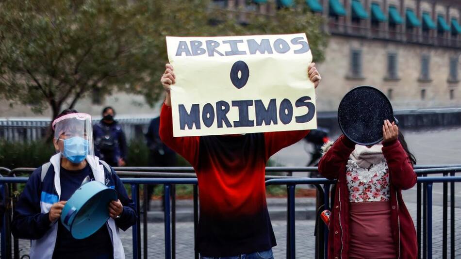 Restaurantes mexicanos abren desafiando restricciones, Reuters.