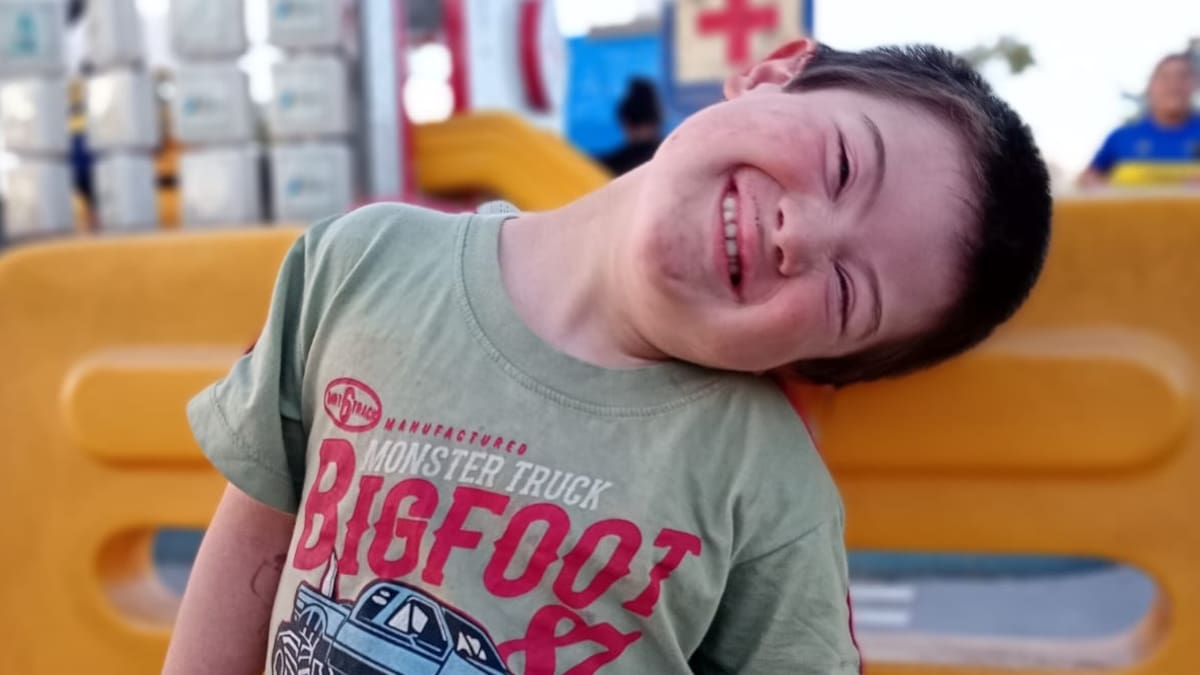 Santino tiene 9 años y padece una rara enfermedad: el tratamiento cuesta $24 millones por mes y su familia pide ayuda