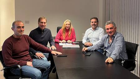 La secretaria general de la Presidencia y titular de La Libertad Avanza (LLA), Karina Milei, coordinó el cierre de listas bonaerenses del frente electoral de los libertarios con el PRO para los comicios del 7 de septiembre.