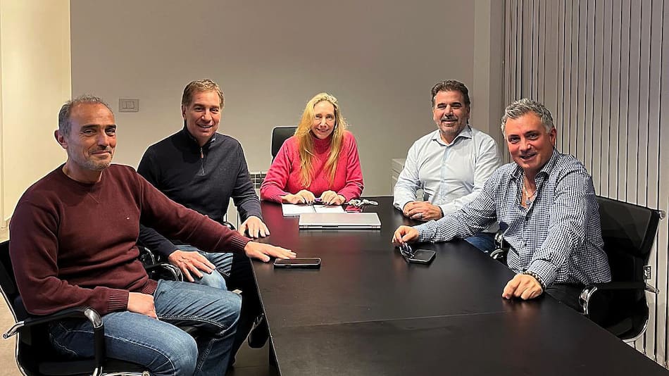 La secretaria general de la Presidencia y titular de La Libertad Avanza (LLA), Karina Milei, coordinó el cierre de listas bonaerenses del frente electoral de los libertarios con el PRO para los comicios del 7 de septiembre.