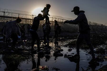 Migrantes en la frontera con Estados Unidos. Foto: Reuters.