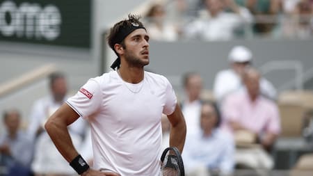 Tomás Etcheverry en Roland Garros. Foto: REUTERS.