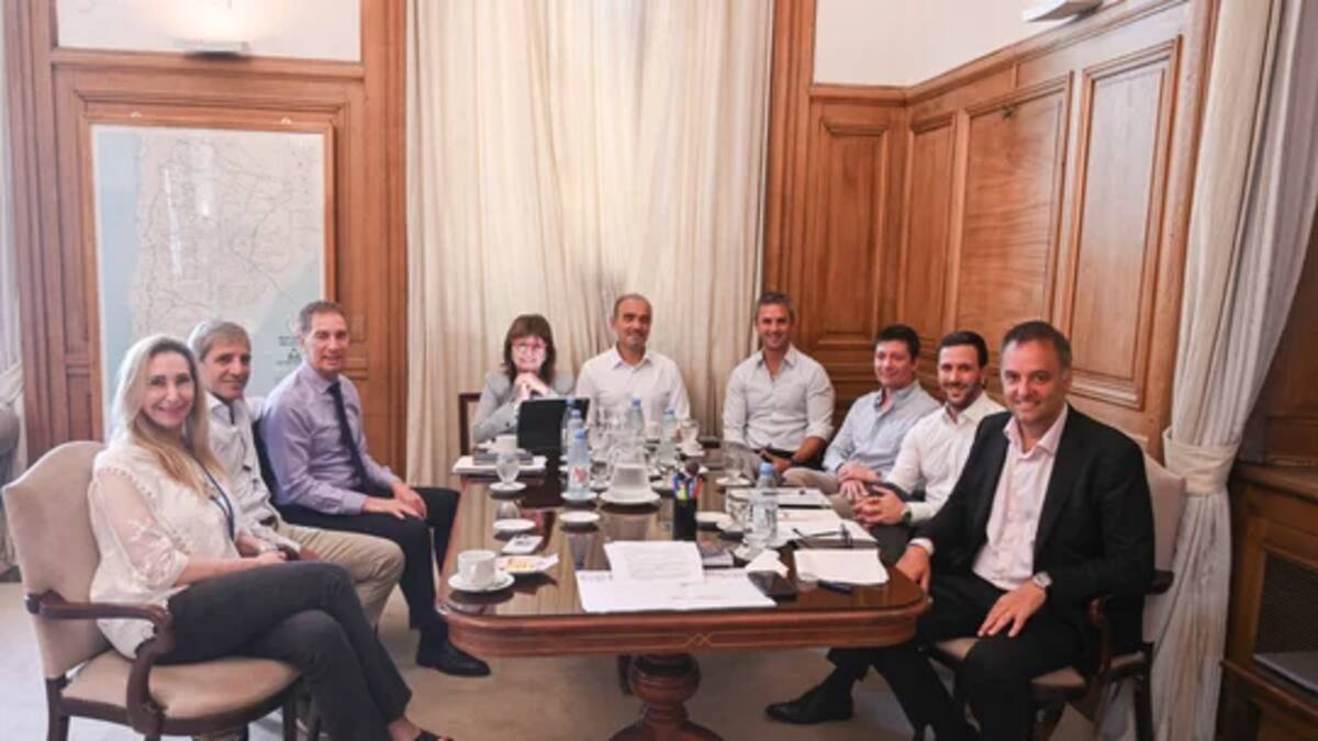 Tras el respaldo de Milei, Adorni reactiva la estrategia política del Gobierno y convoca a una mesa clave en Casa Rosada