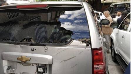 Extrema tensión en Venezuela, balearon el auto de Juan Guaidó, Twitter @delsasolorzano