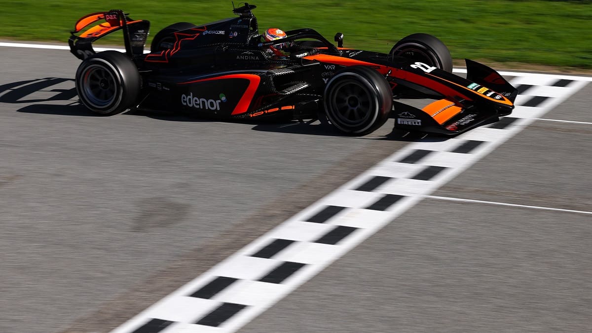 Nicolás Varrone a bordo del monoplaza de la escudería Van Amersfoort Racing de Fórmula 3.
