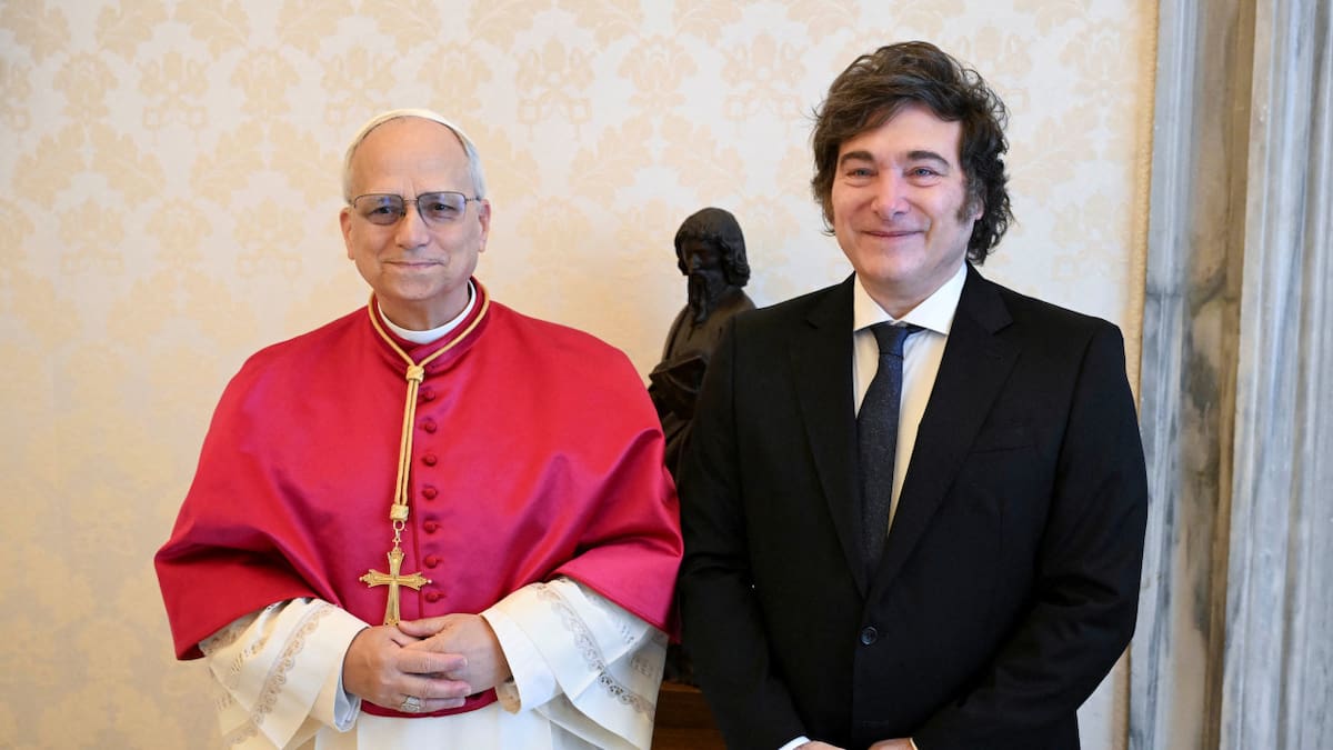 Javier Milei junto a León XIV en el Vaticano. Foto: REUTERS.