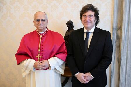 Javier Milei junto a León XIV en el Vaticano. Foto: REUTERS.