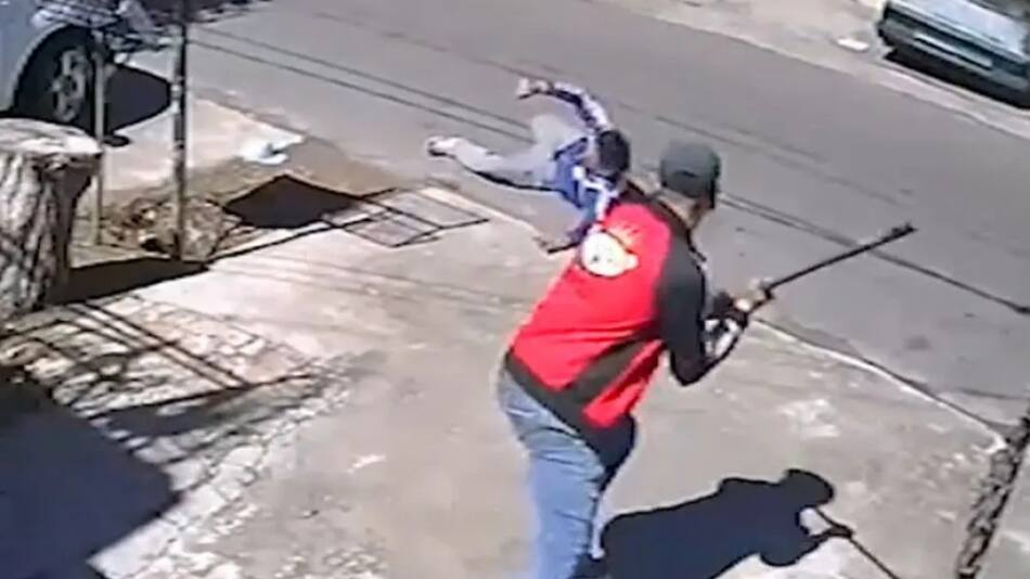 Ataque a fierrazos. Foto: captura video