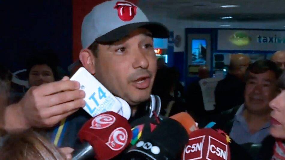 Regreso al país de Maxi Mazzaro, barra de Boca, tras ser deportado de España