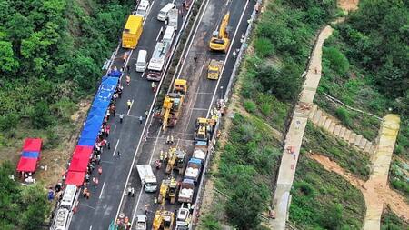 Derrumbe de una autopista en China. Foto: EFE.