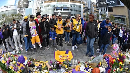 Muerte de Kobe Bryant, despedida de miles de sus fans en Los Angeles, Reuters