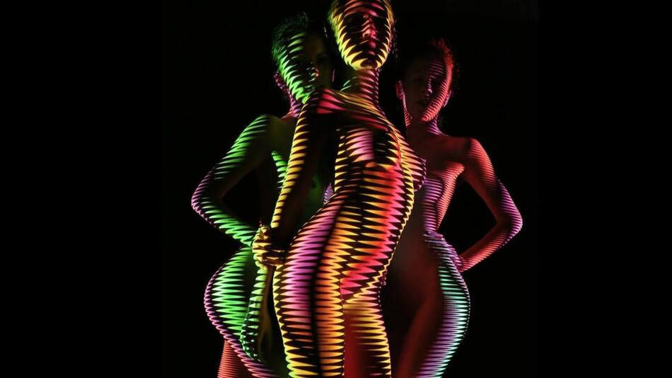 Siluetas femeninas desnudas
