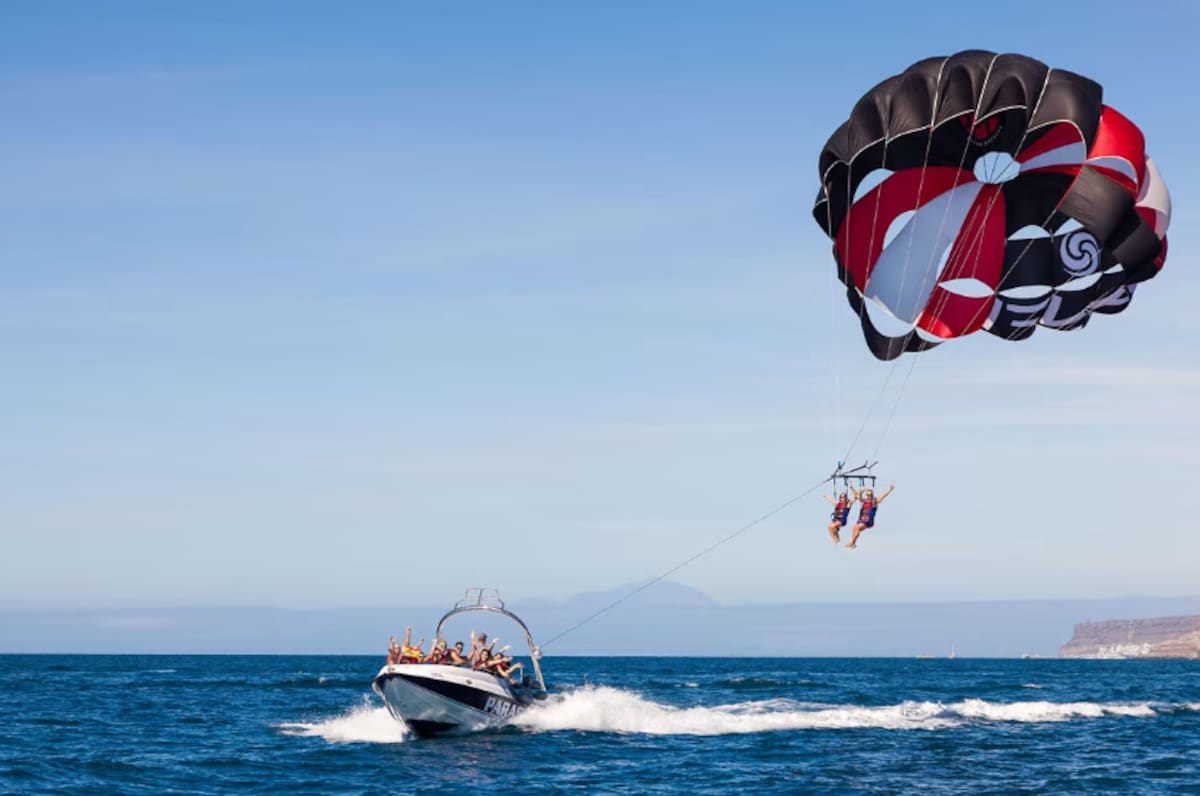 parasailing
