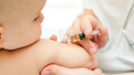 Francia ampliará la vacunación obligatoria en bebés contra la meningitis desde 2025