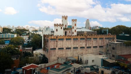 Un Castillo medieval detrás de un puente: el emblema de Villa Crespo que ya no existe y qué harán en su lugar