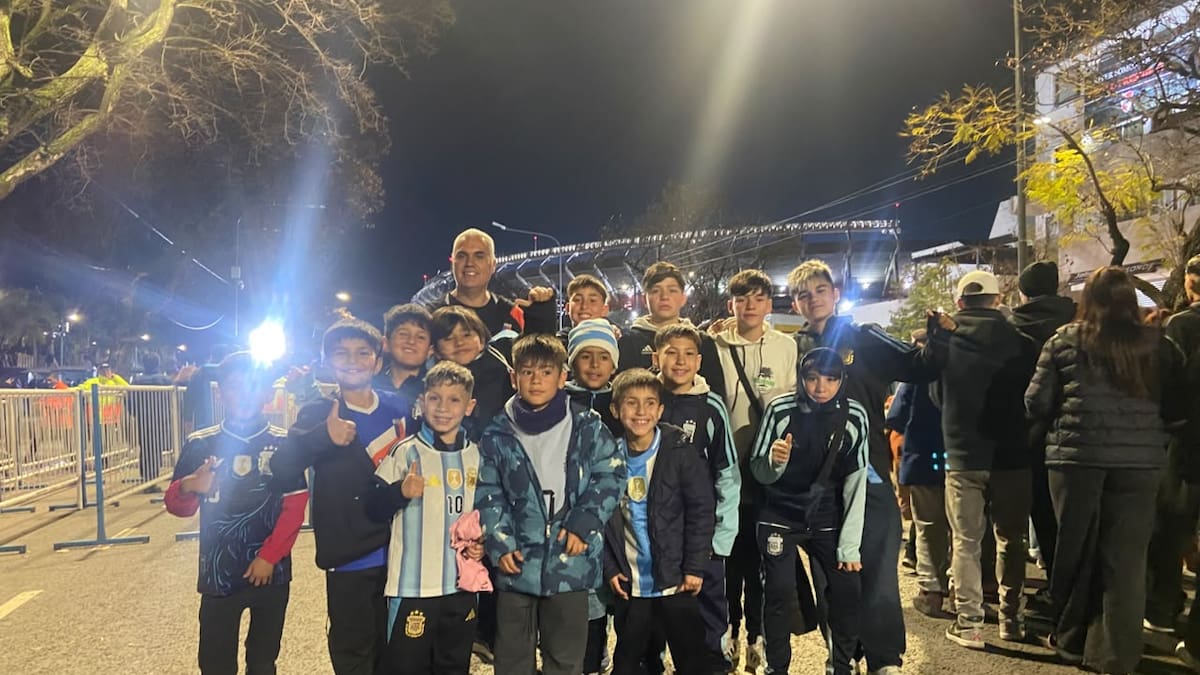 350 chicos y chicas de Merlo vieron a la Selección Argentina