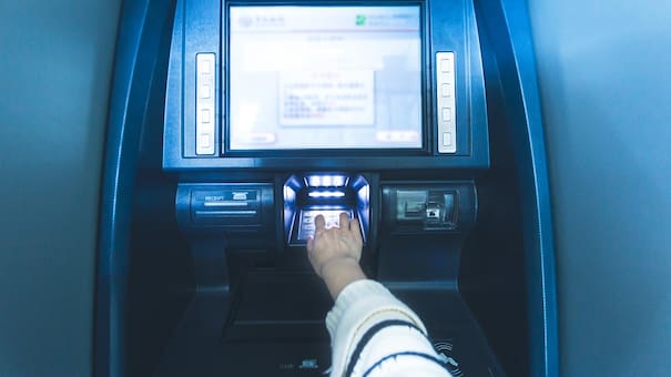 Estafa en los cajeros automáticos: nunca pongas la tarjeta sin antes hacer esto