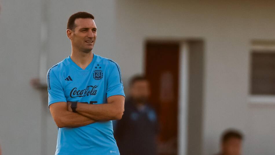 Scaloni en los entrenamientos previos a los partidos por Eliminatorias. Foto: EFE