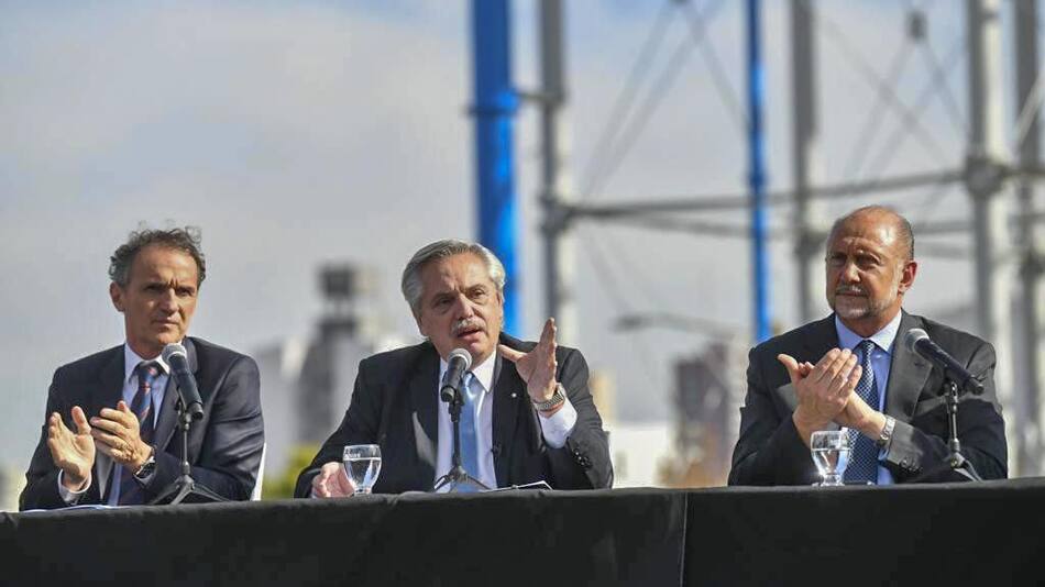 Alberto Fernández junto a Omar Perotti y Gabriel Katopodis en Santa Fe. Foto: NA.