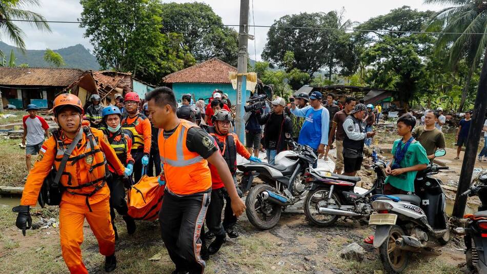 Tsunami trágico en Indonesia: búsqueda desesperada de sobrevivientes, Reuters