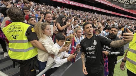 Leandro Paredes, entrenamiento de la Selección Argentina en Bilbao. Foto: EFE.