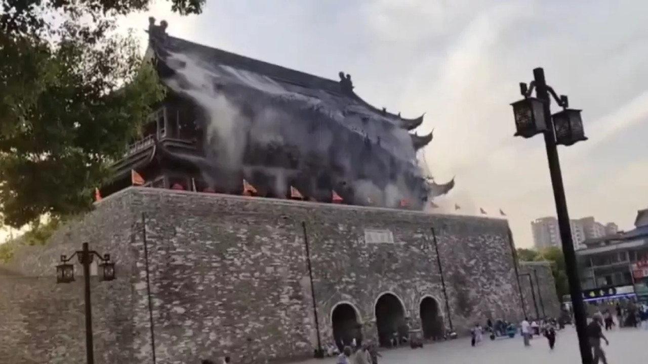 Se derrumba el techo de un monumento histórico en China. Fuente: CAPTURA