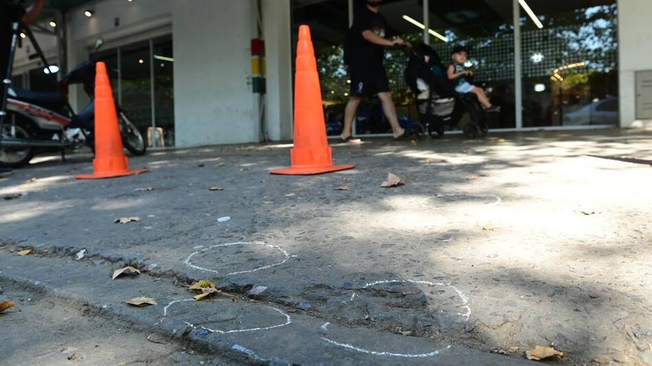 Ataque narco contra el supermercado de Antonela Roccuzzo en Rosario. Foto: Telam.