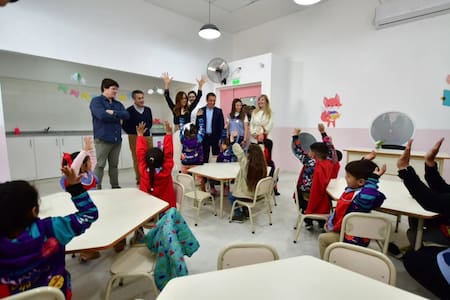 Andrés Watson y Victoria Tolosa Paz inauguraron el nuevo edificio del Jardín Municipal N°5. Foto: @Andreswatsonok