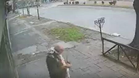 Robo a jubilado, cámara de seguridad, NA