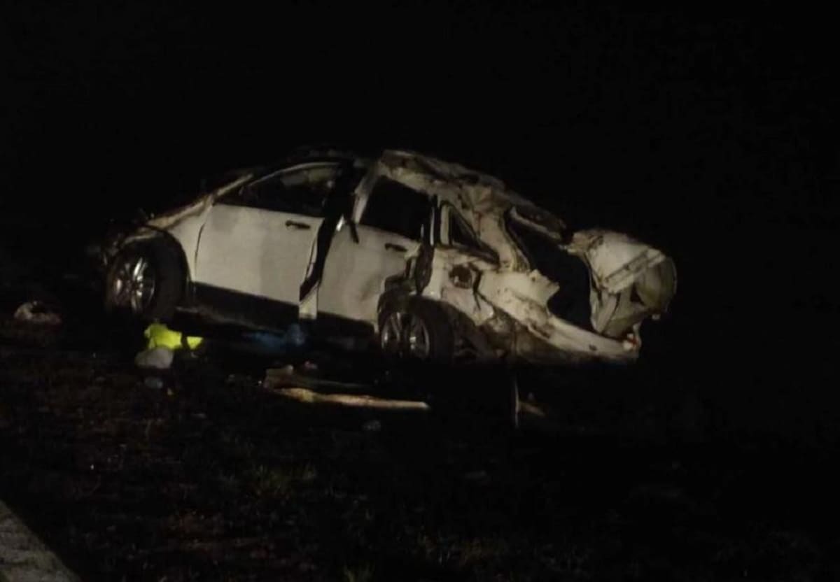 Volcó camioneta en la que viajaba