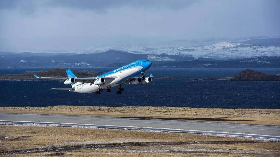 Aerolíneas Argentina. Vuelos: NA.