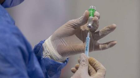 Vacunación masiva en una pequeña ciudad en Brasil