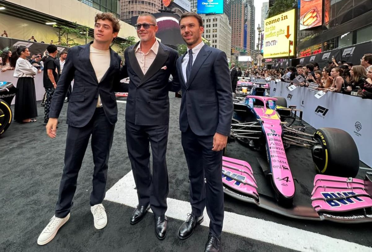 Brad Pitt junto a Franco Colapinto. Foto: NA.